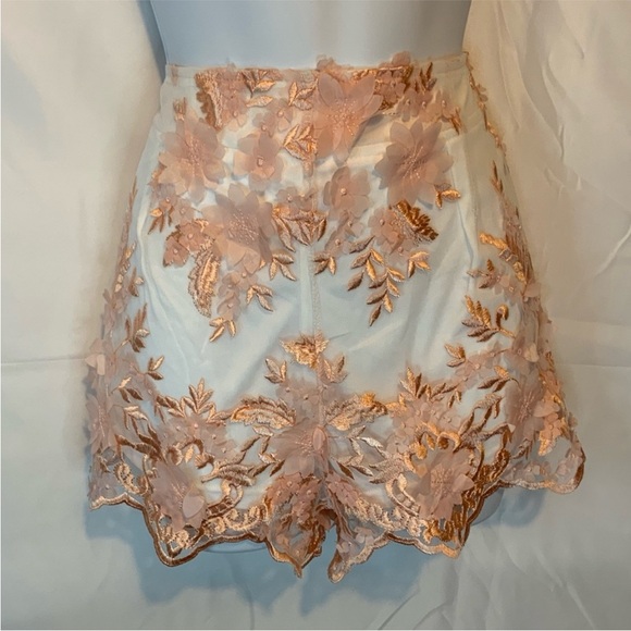 Chic High Waist Floral Lace Shorts - Picture 1 of 4